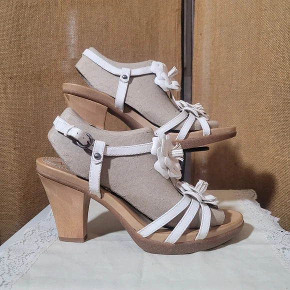 NAYA White Leather Sandals with Flower Detail and Block Heel Size 8.5 - Picture 1 of 7